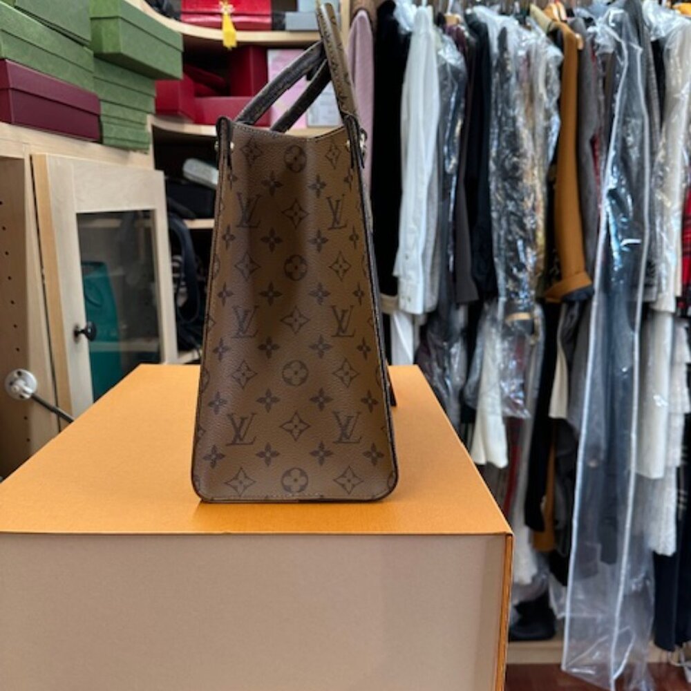 Louis Vuitton Monogram OnThe Go MM - Picture 5 of 13